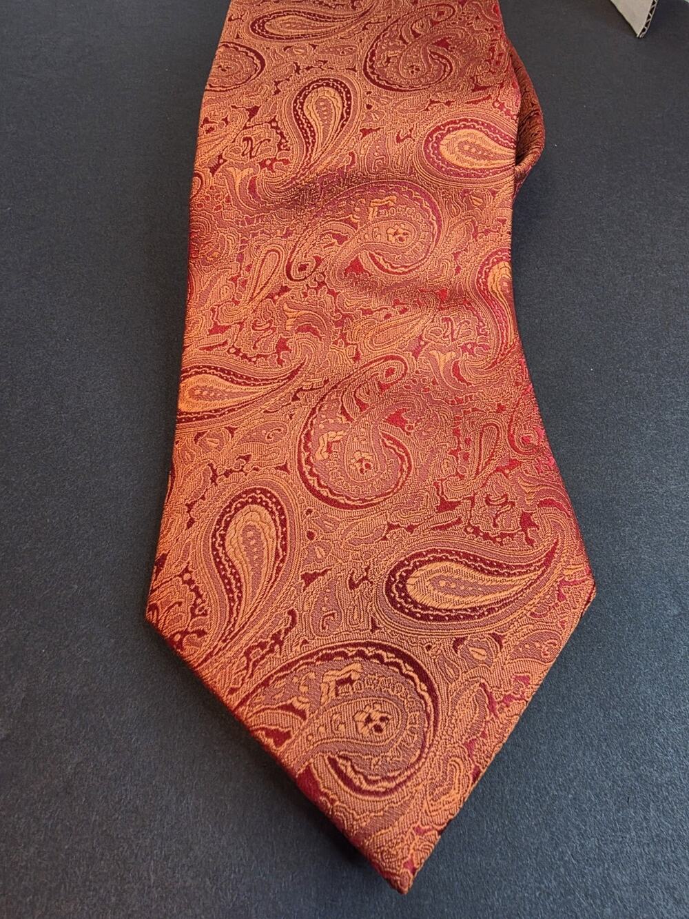 Charles Wain Hand Made 100% Silk Tie Red Orange Paisley Jacquard Necktie Italy